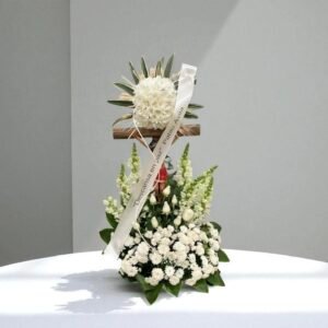 Arreglo Fúnebre con Cruz – Descanso en Paz