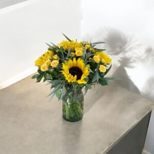 Sol Dorado – Arreglo de Girasoles y Mini Rosas Amarillas