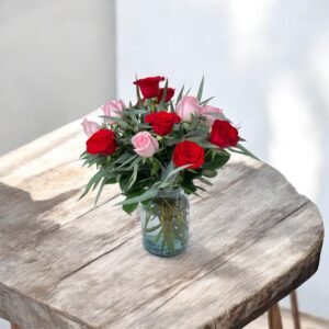 Pasión y Ternura – Arreglo de 12 Rosas Rojas y Rosas