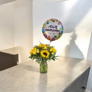 Sol Festivo – Arreglo de Girasoles y Rosas con Globo de Cumpleaños