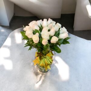 Rosas Blancas Clásicas – Arreglo de 50 Rosas Blancas