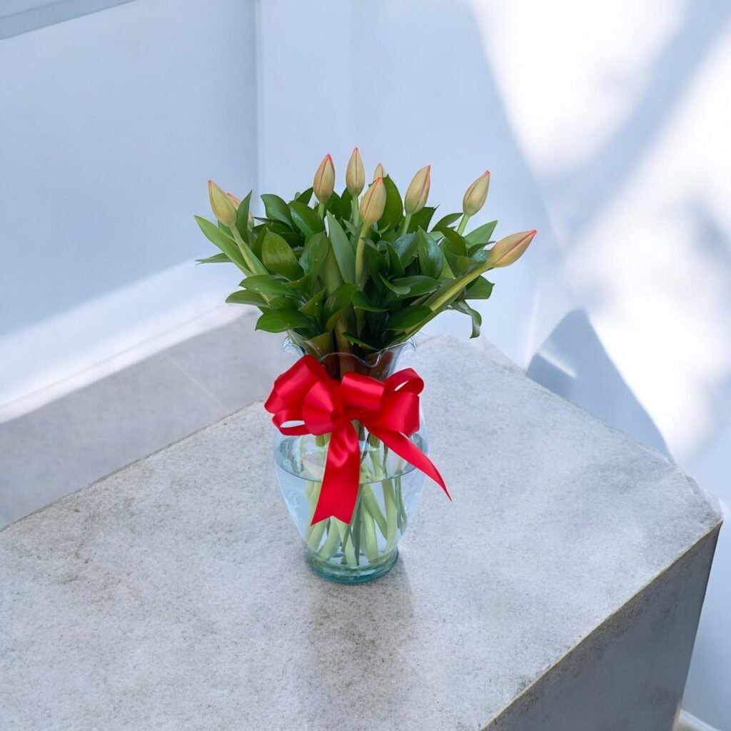 Elegancia Natural – Arreglo de 10 Tulipanes