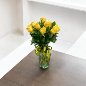 Luz Amarilla – Arreglo de 12 Rosas Amarillas