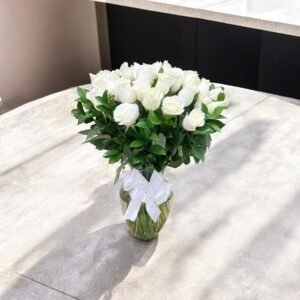 Bouquet Elegante de 24 Rosas Blancas